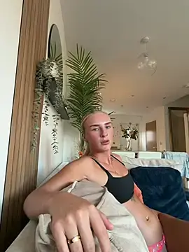 Stripchat Live Sex Cam of Millymae_