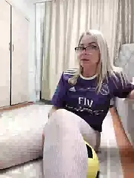 Stripchat Sex Cam of ElenabonyX