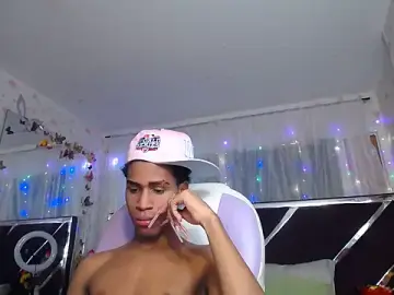 Stripchat Free Porn Cam of Santy_bigcock_01