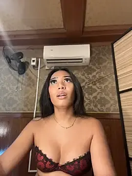 Stripchat Free Porn Cam of hugecock_tamira