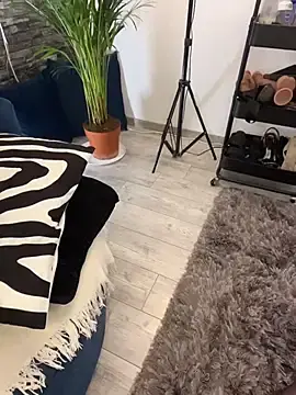 Stripchat Sex Cam of krysstal003