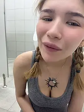 Stripchat Sex Chat of FlashTitsRoyal