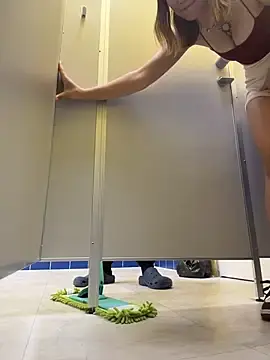 Stripchat Live Porn of FlashTitsRoyal