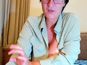 Stripchat Live Porn of CurvyJules69