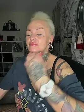 Stripchat Watch Live Sex Cams of InkedMissLaBaehm
