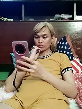 Stripchat Free Live Porn of QueenSoreal