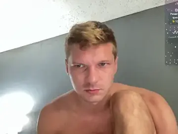 Stripchat Sex Cam of Kcruisemysteryclouds