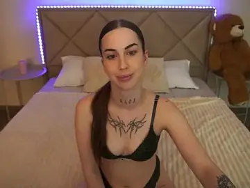 Stripchat Live Sex Cam of IsabelleDiorr