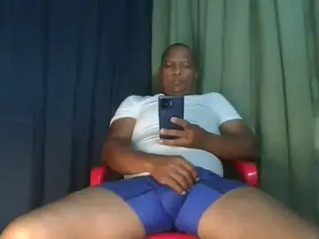 Stripchat Nude Webcam of bigblackcock75