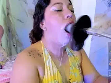 Stripchat Live Sex Cam of hade_cute