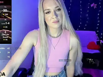 Stripchat Live Sex Cam of CrystalGirl99