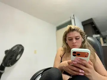 Stripchat Sex Cam of alison_parkerrr26