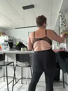 Stripchat Free Live Porn of CurvesNChaos