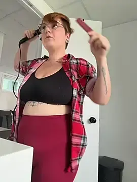 Stripchat Free Porn Cam of CurvesNChaos