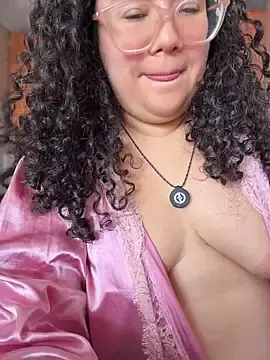 Stripchat Adult Webcams of CurlyMilf_Vannexxxa