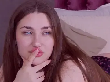 Stripchat Sex Cam of KiraBarlows