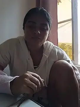 Stripchat Sex Cam of sexy-latin10