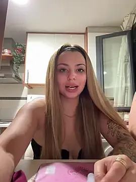 Stripchat Live Sex Cam of Noeliagglow