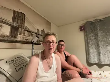 Stripchat Live Sex Cam of Curvy-Jinx