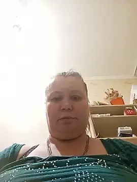 Stripchat Free Porn Cam of KiraStanton