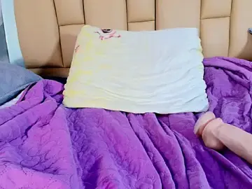 Stripchat Sex Cam of lil_miia