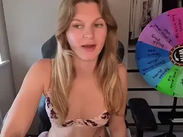 Stripchat Live Sex Cam of Lilly-Luscious