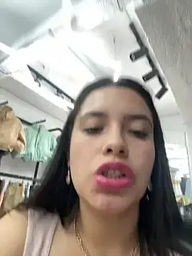 Stripchat Live Sex Cam of Miss_Bella_Flame