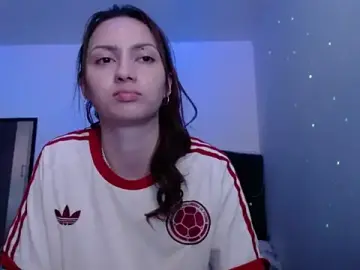 Stripchat Free Porn Cam of holy_juli
