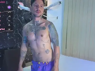Stripchat Live Sex Cam of MR_EITHAN