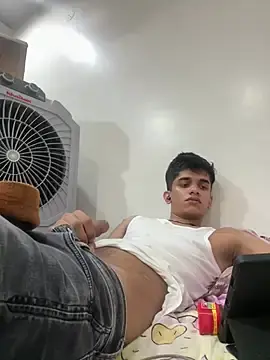 Stripchat Free Live Porn of sexyboii_9