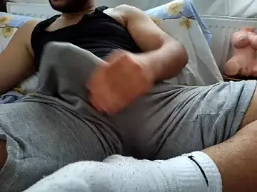 Stripchat Live Sex Cam of bigdickguy21cm