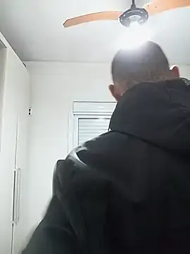 Stripchat Free Porn Cam of emrehliug12
