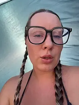 Stripchat Adult Webcams of Mona_Plus