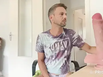 Stripchat Free Porn Cam of babyboy2021xxx