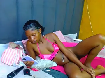Stripchat Sex Cam of LonelyQueenxx25