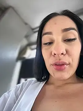 Stripchat Sex Cam of __IRIS__