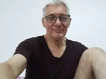 Stripchat Live Sex Cam of BIGUNCUTHARDCOCK
