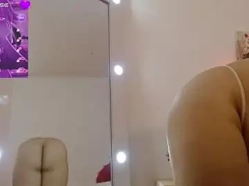 Stripchat Adult Webcam of _mia_valencia