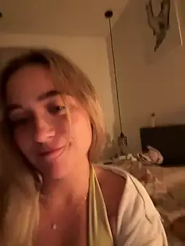 Stripchat Best live sex cam show of LillyStarr
