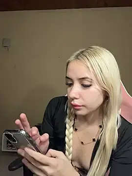 Stripchat Adult Webcams of blondebarbiee