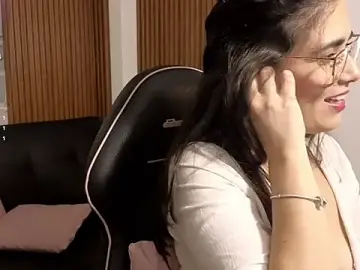 Stripchat Watch Live Sex Cams of Loren_Tay