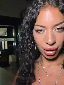 Stripchat Adult Video Chat of AlyssaHottv_
