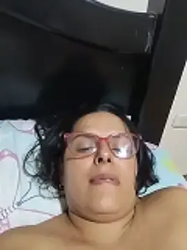 Stripchat Free Porn Cam of Bella_Morena27