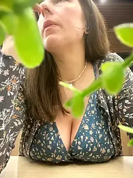 Stripchat Watch Live Sex Cams of MommmyYummy