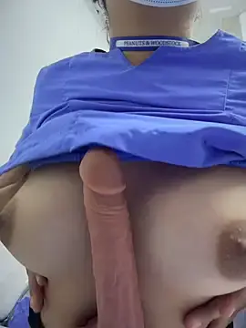 Stripchat Sex Cam of Mia_Alanna