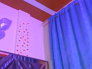 Stripchat Adult Webcams of tinny_emiily