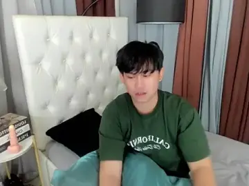 Stripchat Sex Cam of davincihugecock