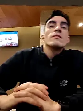 Stripchat Free Live Porn of TommyMomentum