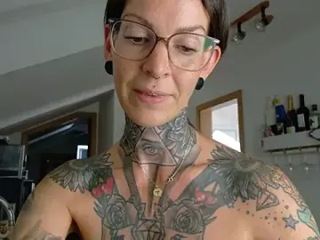 Stripchat Best live sex cam show of BrownieyQueen