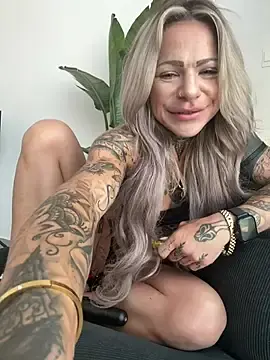 Stripchat Sex Cam of RAWXII